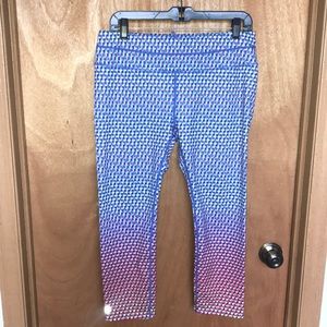 Athleta workout capris, sz Large